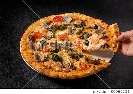 シーフードピッツア　Seafood pizza 30969231