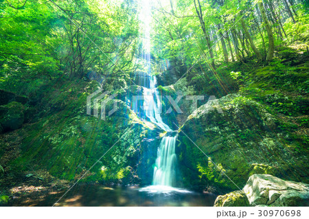 《東京都》海沢渓谷・三ツ釜の滝《奥多摩》 《東京都》海沢渓谷・三ツ釜の滝《奥多摩》 30970698