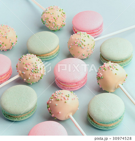 Closeup of colorful macaroons with cake pops 30974528