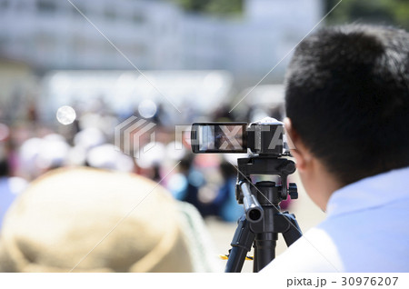 運動会イメージ（ビデオ撮影） 30976207