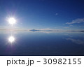 2つの太陽（ウユニ塩湖） 30982155