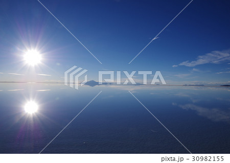 2つの太陽（ウユニ塩湖） 30982155