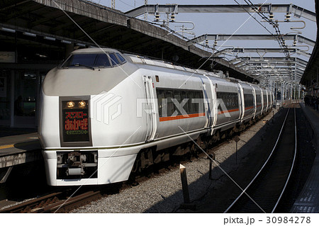 新宿行の特急スワローあかぎ号(651系電車) 新宿行の特急スワローあかぎ号(651系電車) 30984278