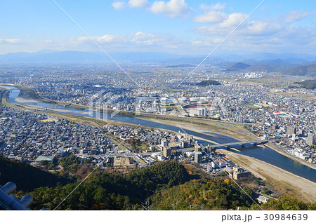 金華山から眺めた長良川（岐阜県岐阜市） 30984639