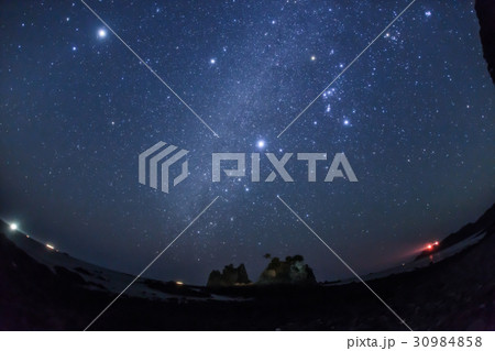 南伊豆蓑掛け岩冬の星空 南伊豆蓑掛け岩冬の星空 30984858