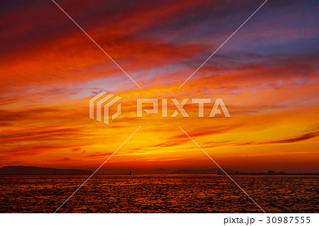 博多湾の夕日 30987555