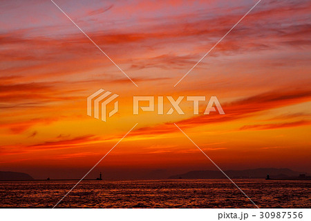 博多湾の夕日 30987556