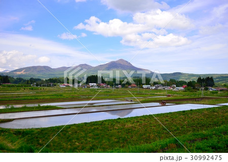 春の飯綱山 30992475