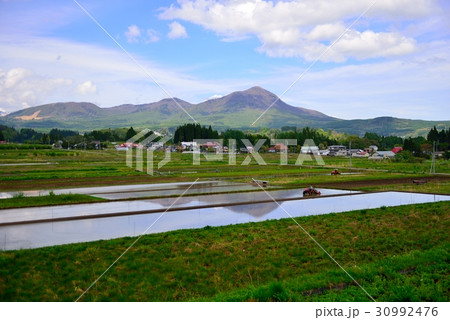 春の飯綱山 30992476