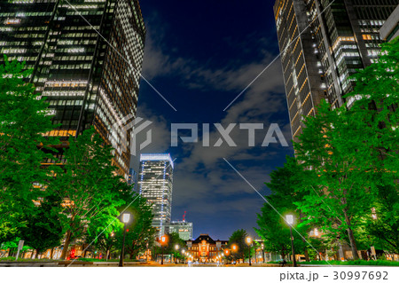 【東京都】夜の都市風景 30997692