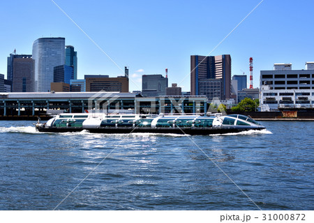 築地市場前を航行する遊覧船ホタルナ 31000872