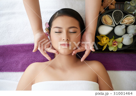 Rejuvenating Facial Massage Rejuvenating Facial Massage 31001464