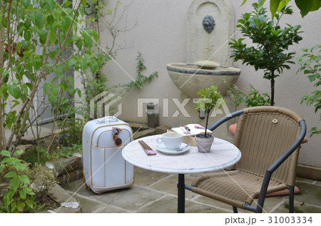 Suitcase and Table Suitcase and Table 31003334