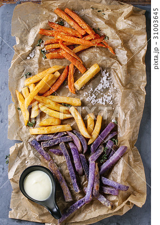 Variety of french fries 31003645
