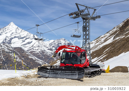 Snow grooming machine 31003922