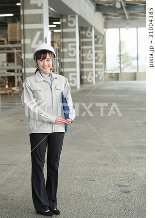 ビジネスウーマン 作業員 イメージ ビジネスウーマン 作業員 イメージ 31004385