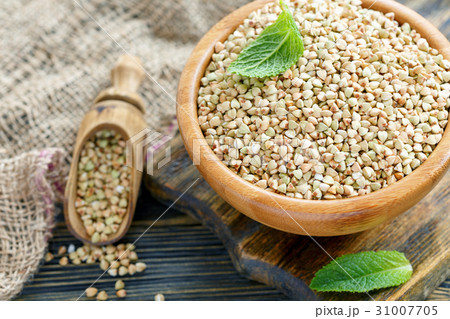 Bowl with green buckwheat and mint leaf close up. 31007705