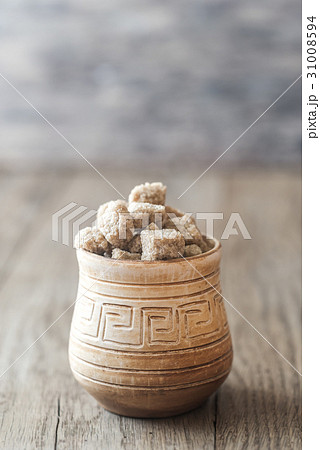 Bowl of brown sugar on the wooden background Bowl of brown sugar on the wooden background 31008594
