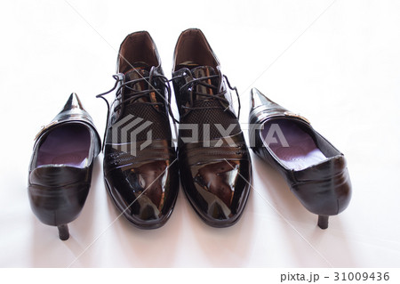 Girl's shoes and patent man's shoes 31009436