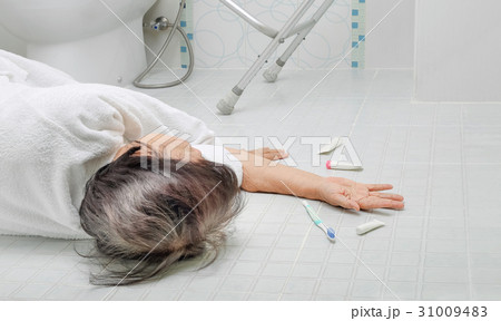 Elderly woman falling in bathroom  31009483