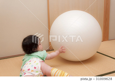 いろいろ ボール遊び イラスト 赤ちゃん 赤ちゃん ボール遊び イラスト Freewallkowe