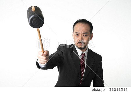 スーツ姿のミドル男性 31011515