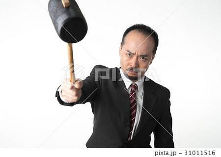 スーツ姿のミドル男性 31011516
