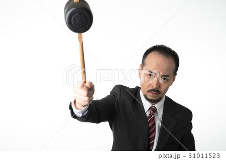 スーツ姿のミドル男性 31011523