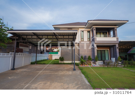 modern house with sky 31011764