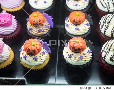 Fancy halloween cupcakes 31015468