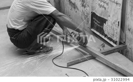 WORKER CUTTING STEEL WITH ELECTRIC WHEEL GRINDER WORKER CUTTING STEEL WITH ELECTRIC WHEEL GRINDER 31022994