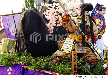 角館神明神社に向かう曳山 31023215