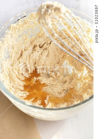 MIxing baking ingredients in a bowl MIxing baking ingredients in a bowl 31023697