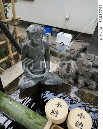 品川神社　手水舎 31027742