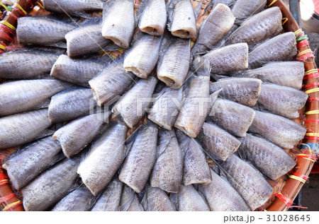 Sea food market in Maeklong Railway Market Sea food market in Maeklong Railway Market 31028645