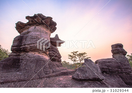 amazing natural stone sculpture 31029344