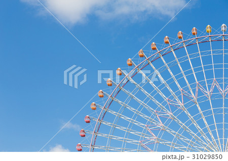Giant funfair ferris wheel against clear blue sky Giant funfair ferris wheel against clear blue sky 31029850