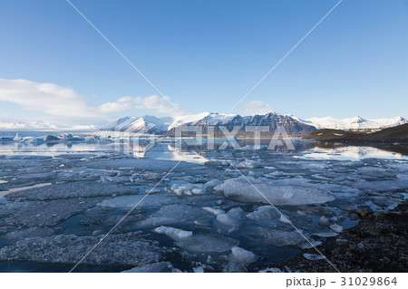 Iceland winter Jakulsarlon lagoon with clear sky Iceland winter Jakulsarlon lagoon with clear sky 31029864
