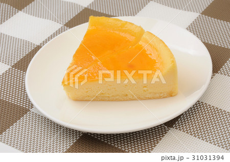 お皿にのせたチーズケーキ 31031394