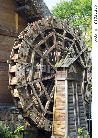 古い水車 古い水車 31032255