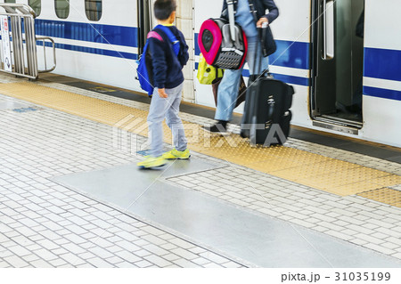 東海道新幹線　新横浜駅　ホーム 31035199