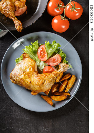 Roasted chicken legs with potato wedges Roasted chicken legs with potato wedges 31036083