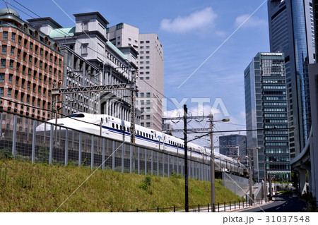 新橋・浜松町間を走行する東海道新幹線 新橋・浜松町間を走行する東海道新幹線 31037548