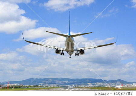 飛行機の着陸 -大阪国際空港- 飛行機の着陸 -大阪国際空港- 31037785