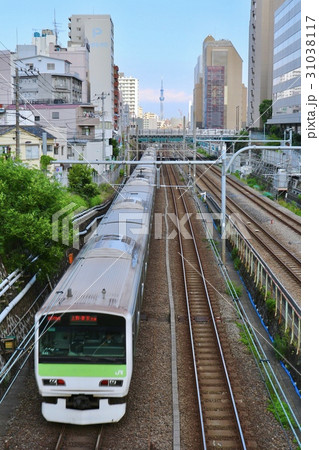 線路の向こうにスカイツリー 線路の向こうにスカイツリー 31038117