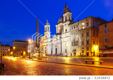 Piazza Navona Square at night, Rome, Italy. 31038852