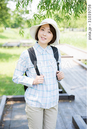 ハイキング　旅行 31039756