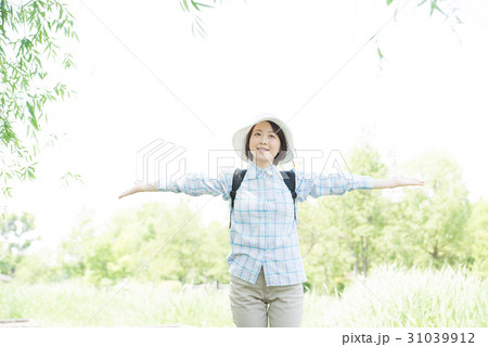 ハイキング　旅行 31039912