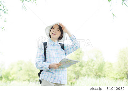 ハイキング　旅行 31040082