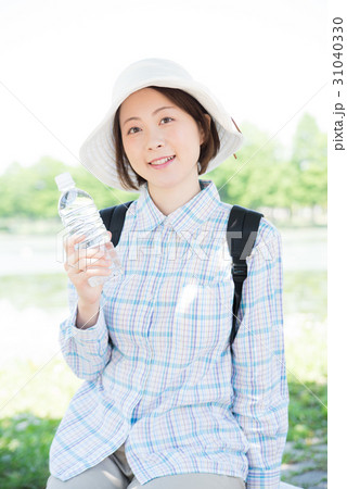 ハイキング　旅行 31040330